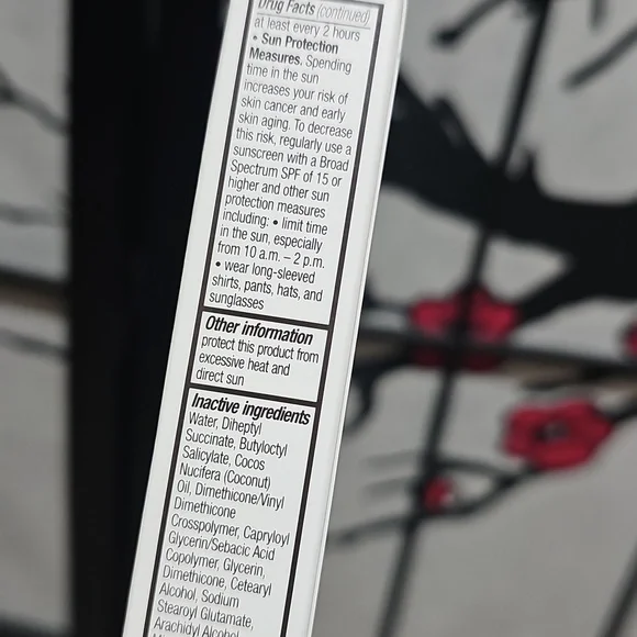 EltaMD UV AOX Eye Cream - White and Red - Picture 3 of 4